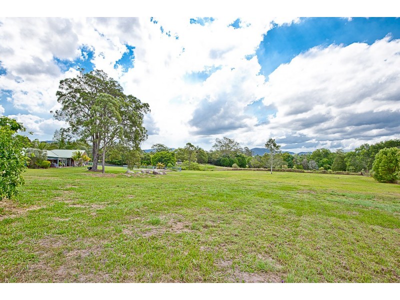 16 Richards Road, Camp Mountain QLD 4520