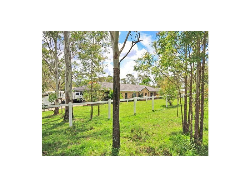 12 Davison Road, Camp Mountain QLD 4520