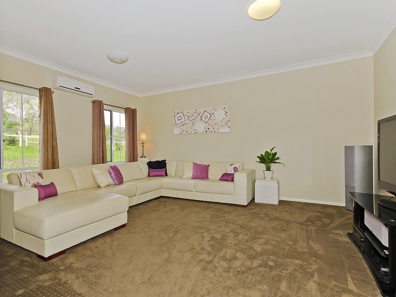 12 Davison Road, Camp Mountain QLD 4520