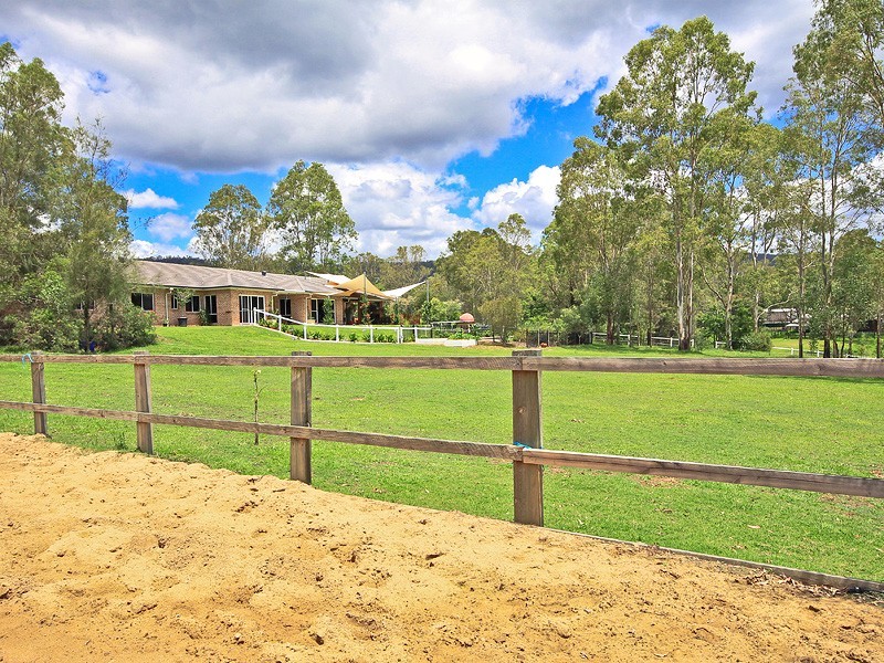 12 Davison Road, Camp Mountain QLD 4520