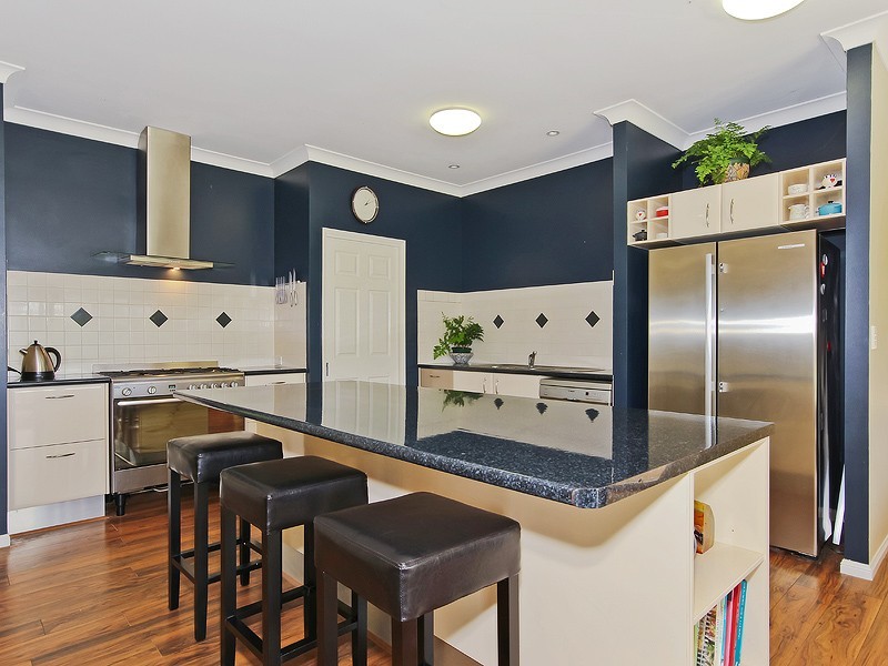 12 Davison Road, Camp Mountain QLD 4520