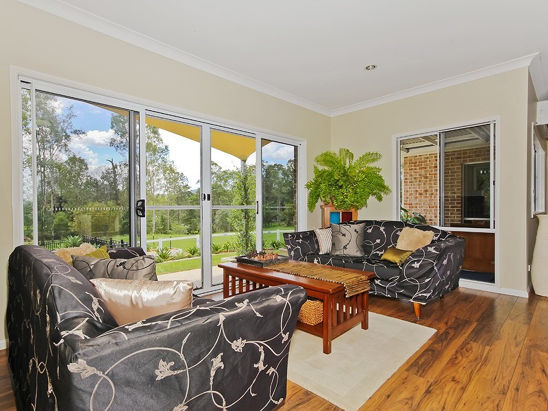 12 Davison Road, Camp Mountain QLD 4520