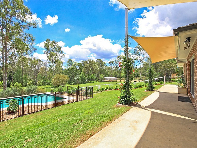 12 Davison Road, Camp Mountain QLD 4520