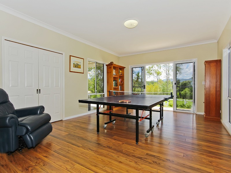 12 Davison Road, Camp Mountain QLD 4520