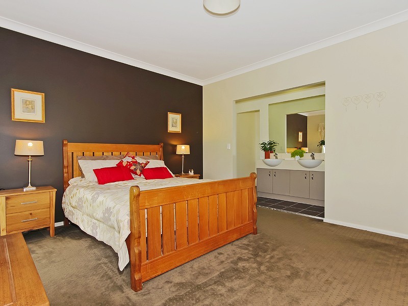 12 Davison Road, Camp Mountain QLD 4520