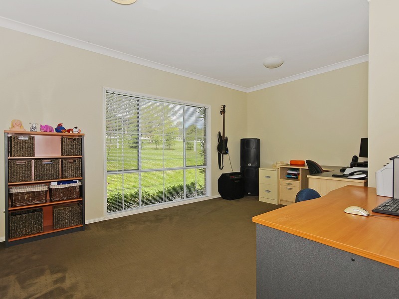 12 Davison Road, Camp Mountain QLD 4520