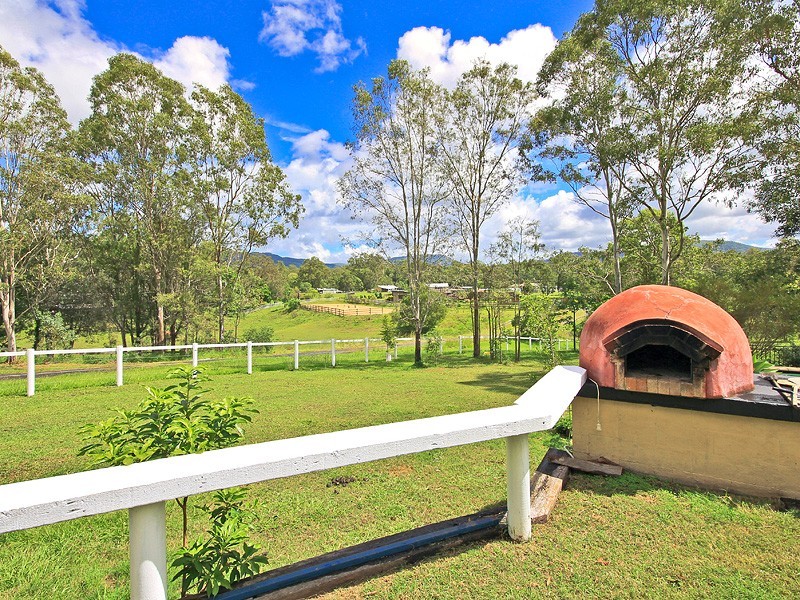 12 Davison Road, Camp Mountain QLD 4520