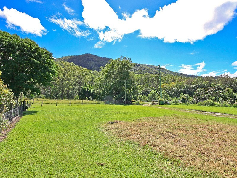 8 Kirk Road, Cedar Creek QLD 4520