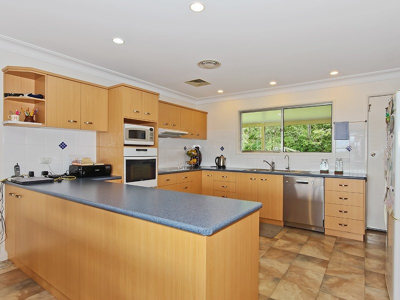 8 Kirk Road, Cedar Creek QLD 4520
