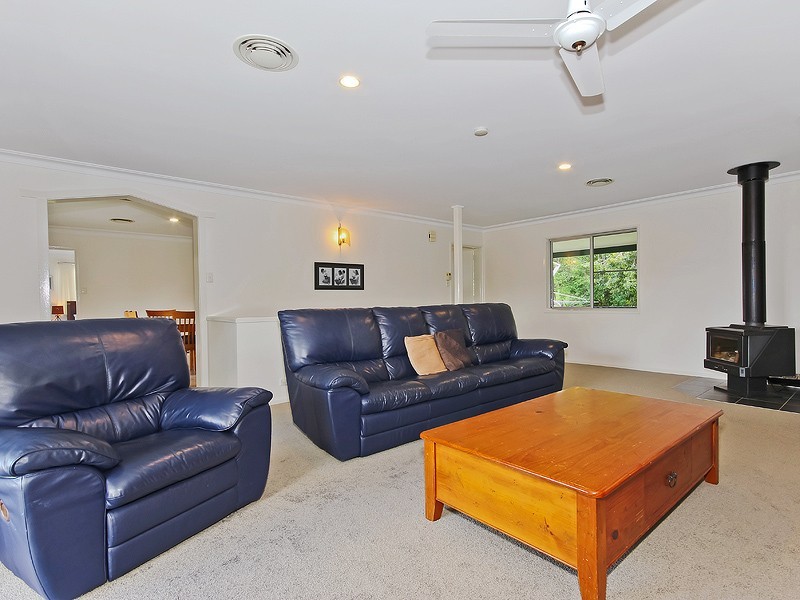 8 Kirk Road, Cedar Creek QLD 4520