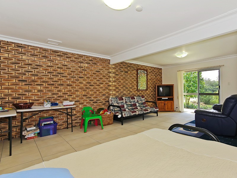 8 Kirk Road, Cedar Creek QLD 4520