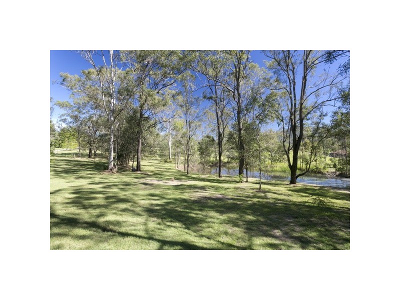 8 Brunswick PLace, Wights Mountain QLD 4520