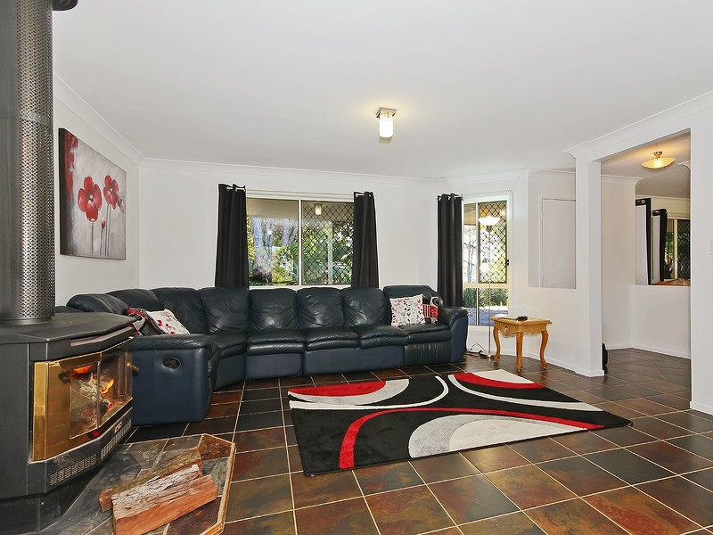 1827 Mount Glorious Rd, Mount Glorious QLD 4520