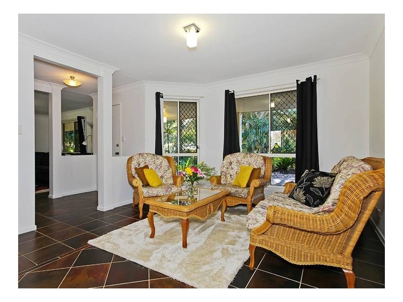 1827 Mount Glorious Rd, Mount Glorious QLD 4520