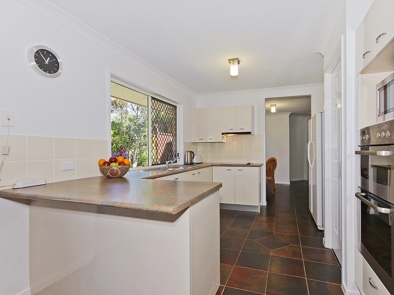 1827 Mount Glorious Rd, Mount Glorious QLD 4520