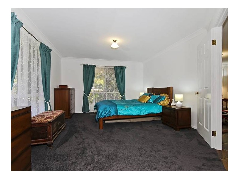 1827 Mount Glorious Rd, Mount Glorious QLD 4520