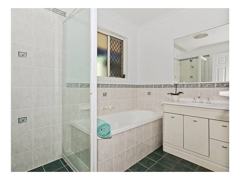 1827 Mount Glorious Rd, Mount Glorious QLD 4520