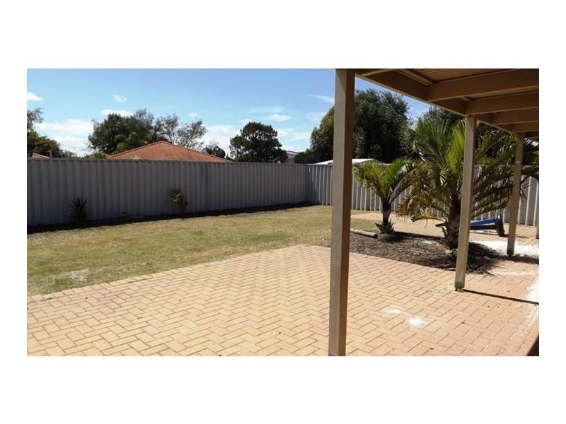 17 Duncombe Gr, Quinns Rocks WA 6030