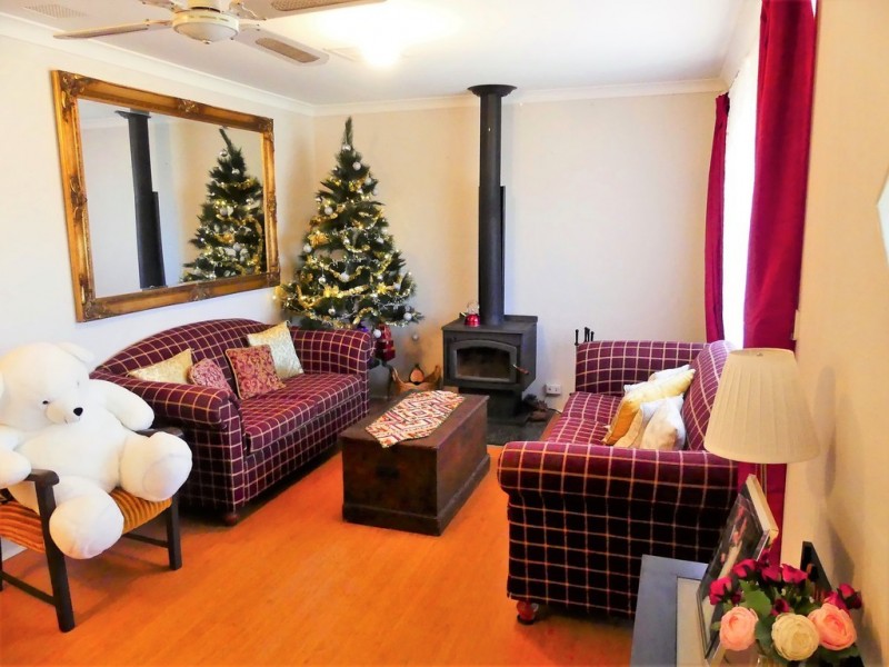 6 Brookside Gardens, Caversham WA 6055