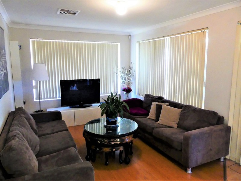 6 Brookside Gardens, Caversham WA 6055