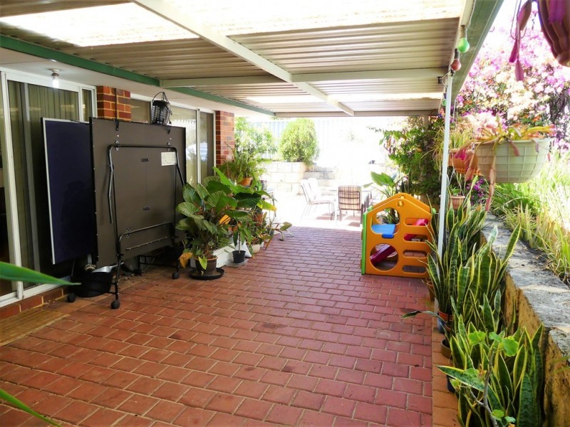 6 Brookside Gardens, Caversham WA 6055