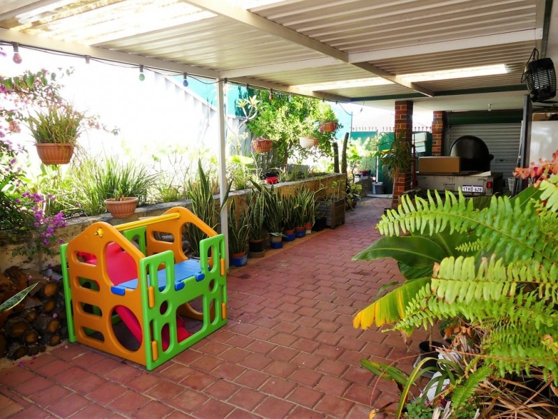 6 Brookside Gardens, Caversham WA 6055