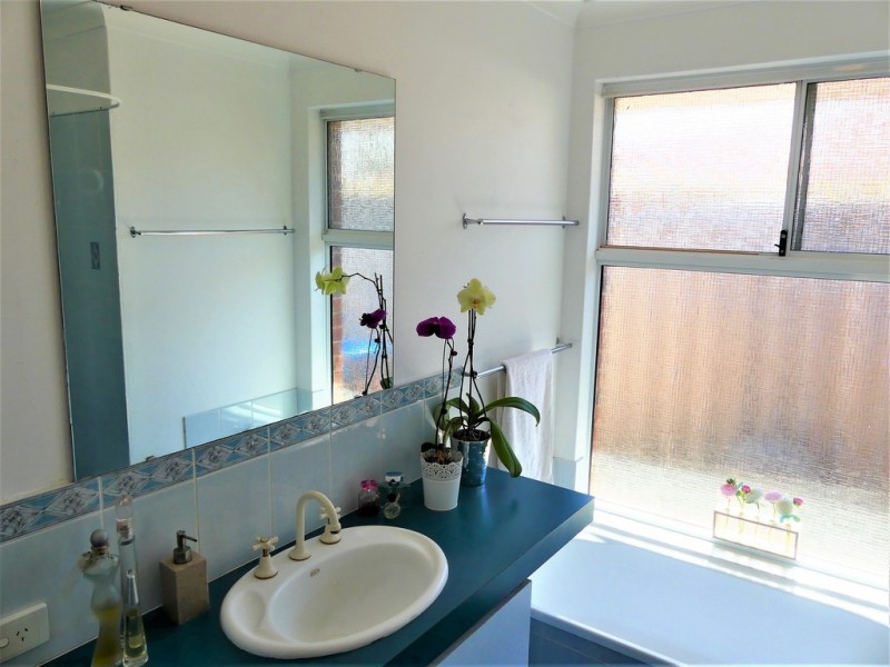 6 Brookside Gardens, Caversham WA 6055