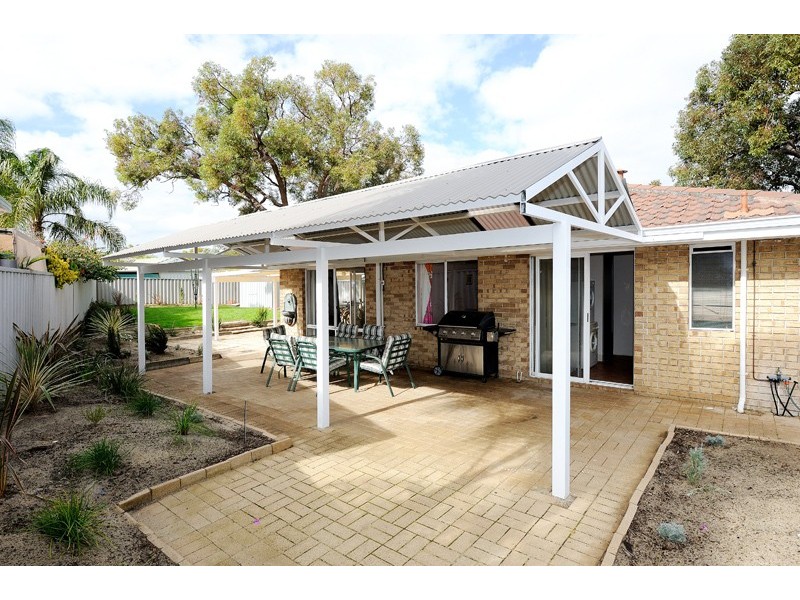 1 Pinetree Close, Alexander Heights WA 6064