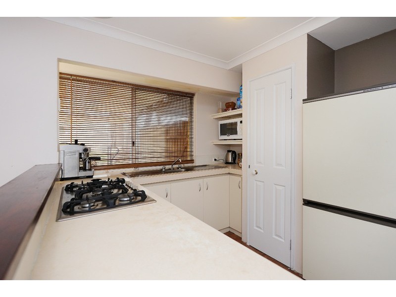 1 Pinetree Close, Alexander Heights WA 6064