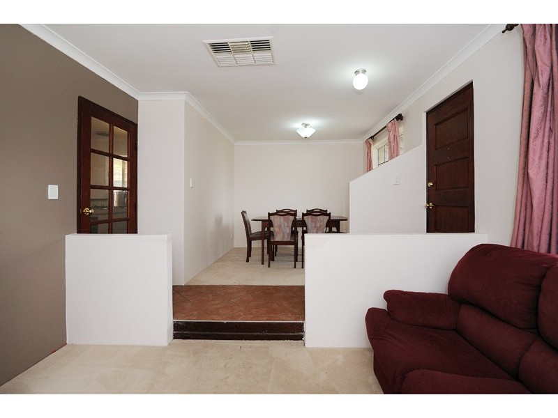 1 Pinetree Close, Alexander Heights WA 6064