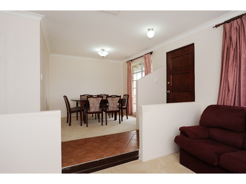 1 Pinetree Close, Alexander Heights WA 6064