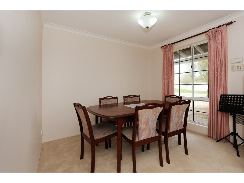 1 Pinetree Close, Alexander Heights WA 6064