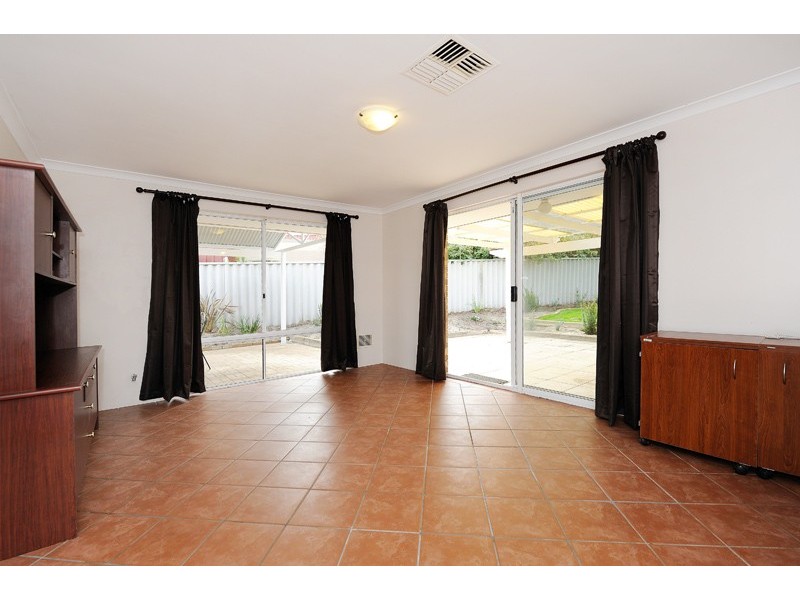 1 Pinetree Close, Alexander Heights WA 6064