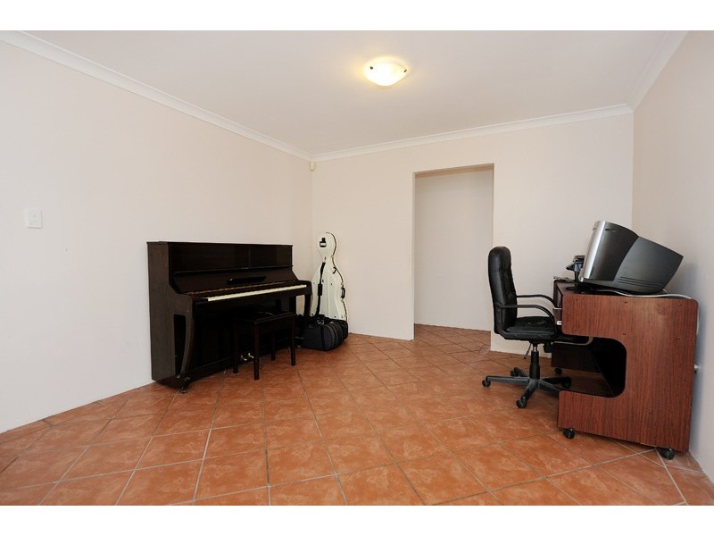 1 Pinetree Close, Alexander Heights WA 6064