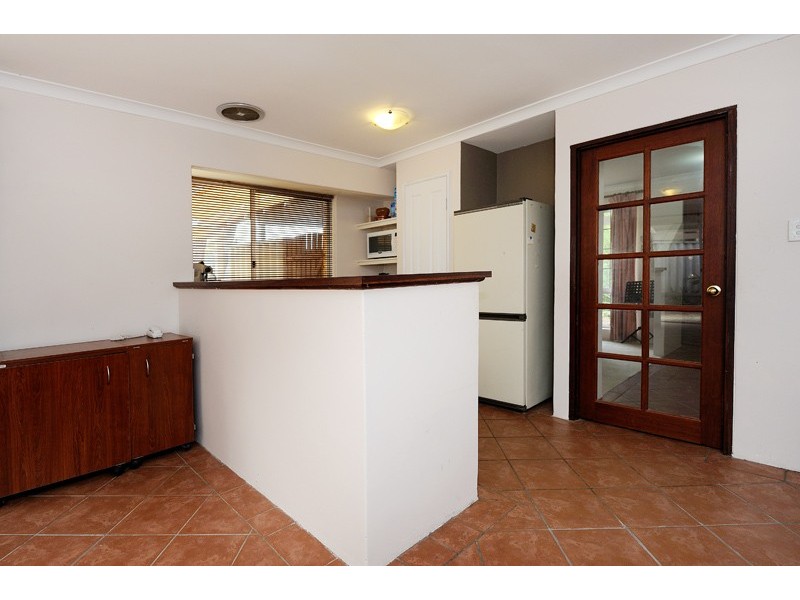 1 Pinetree Close, Alexander Heights WA 6064