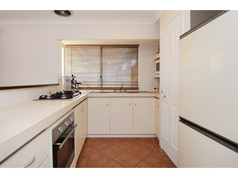 1 Pinetree Close, Alexander Heights WA 6064