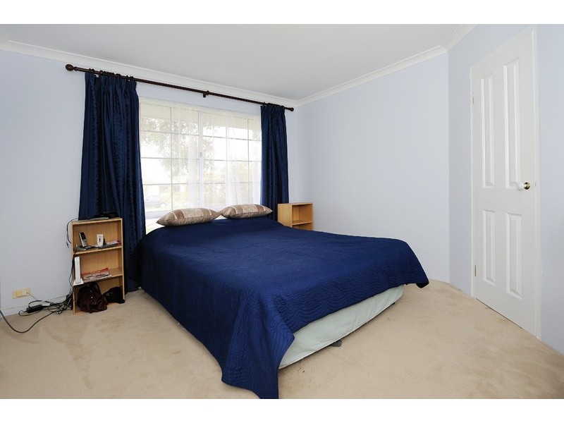 1 Pinetree Close, Alexander Heights WA 6064