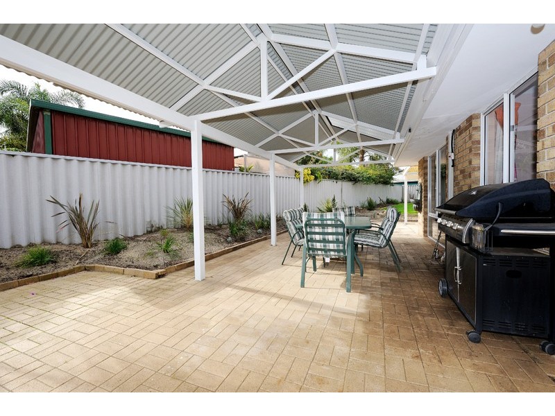 1 Pinetree Close, Alexander Heights WA 6064