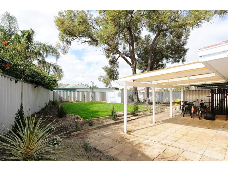 1 Pinetree Close, Alexander Heights WA 6064