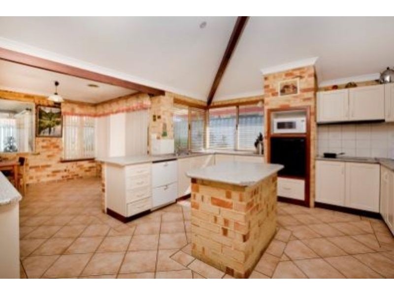 31 Tyndall Cr, Alexander Heights WA 6064