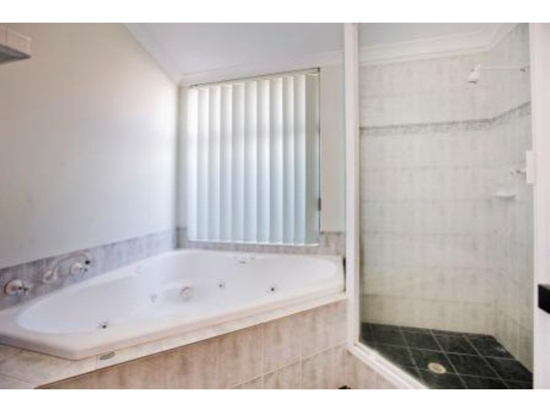 31 Tyndall Cr, Alexander Heights WA 6064