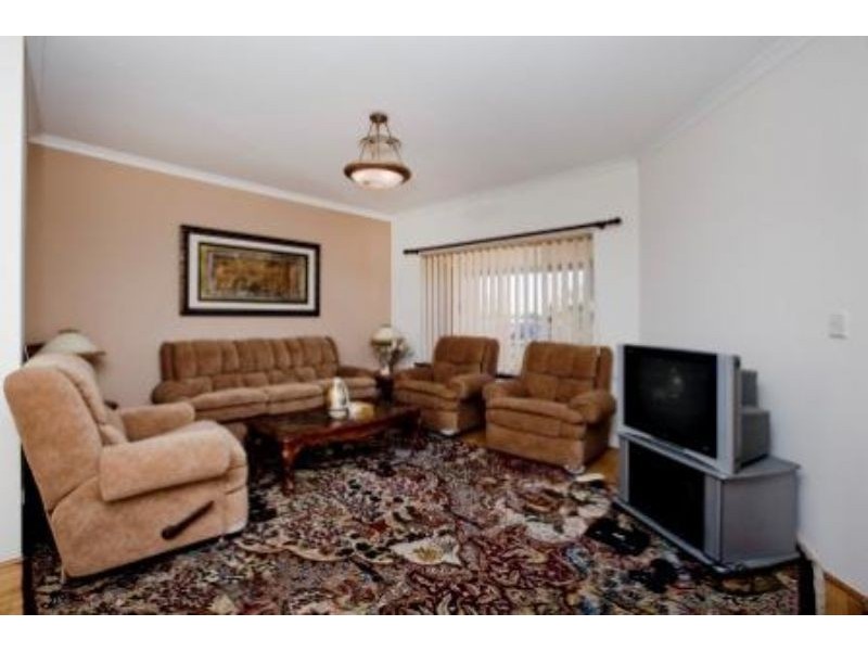 31 Tyndall Cr, Alexander Heights WA 6064