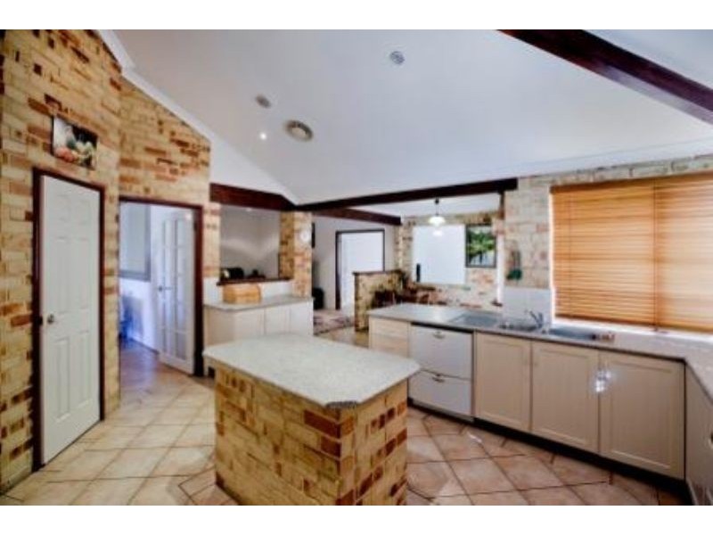 31 Tyndall Cr, Alexander Heights WA 6064