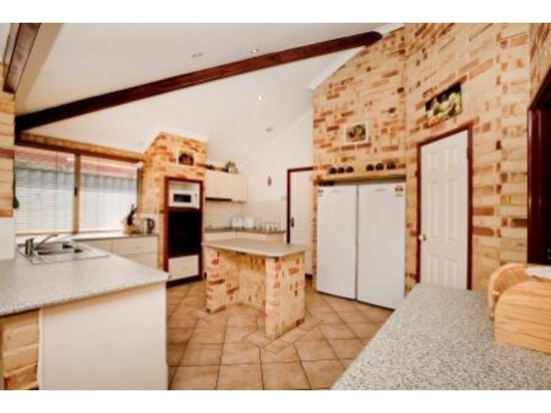 31 Tyndall Cr, Alexander Heights WA 6064