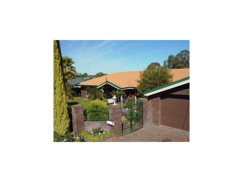 17 Bredhurst Rd, Marangaroo WA 6064