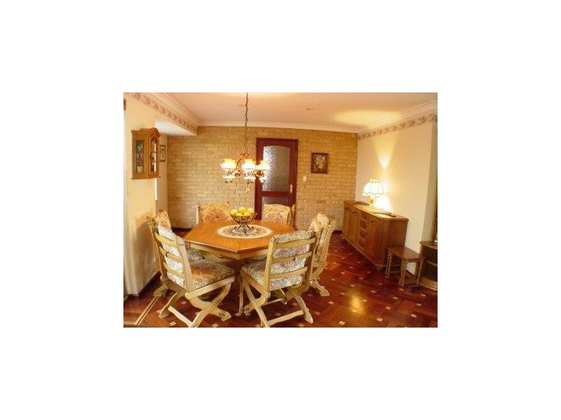 17 Bredhurst Rd, Marangaroo WA 6064