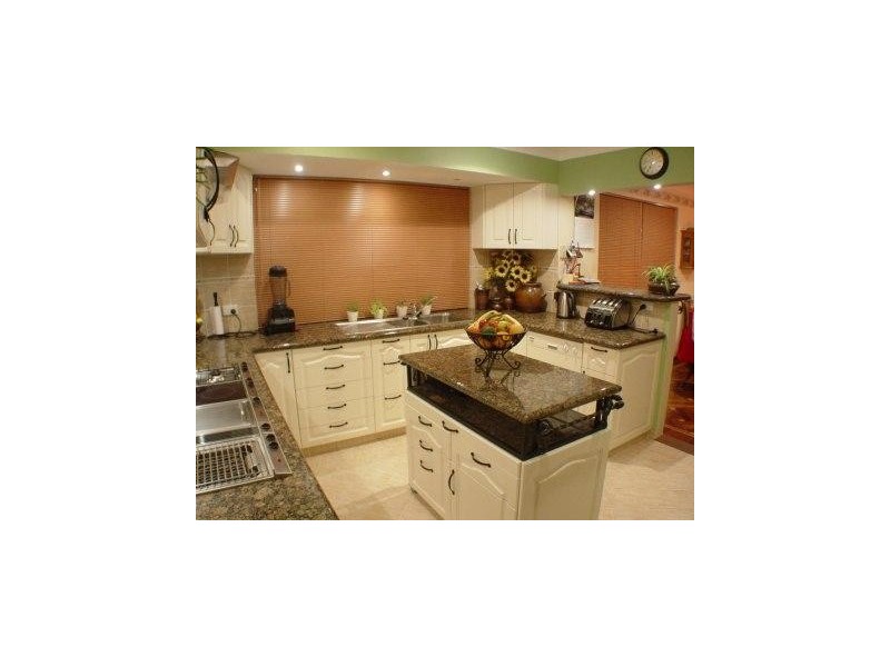 17 Bredhurst Rd, Marangaroo WA 6064