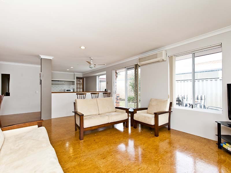 220 Patricia St, Caversham WA 6055