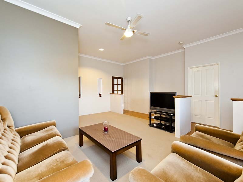 220 Patricia St, Caversham WA 6055