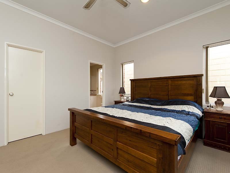 220 Patricia St, Caversham WA 6055